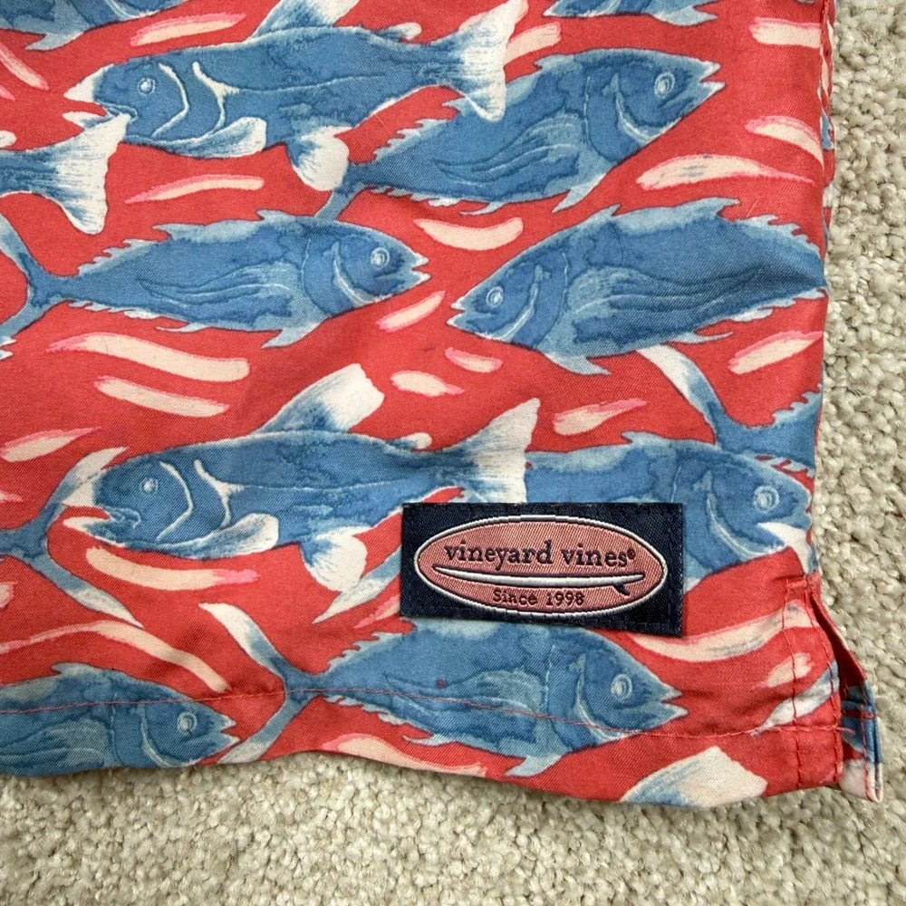 Vineyard Vines Swim Trunks Men L Red Blue Tuna Fish Print Mesh Lined Shorts